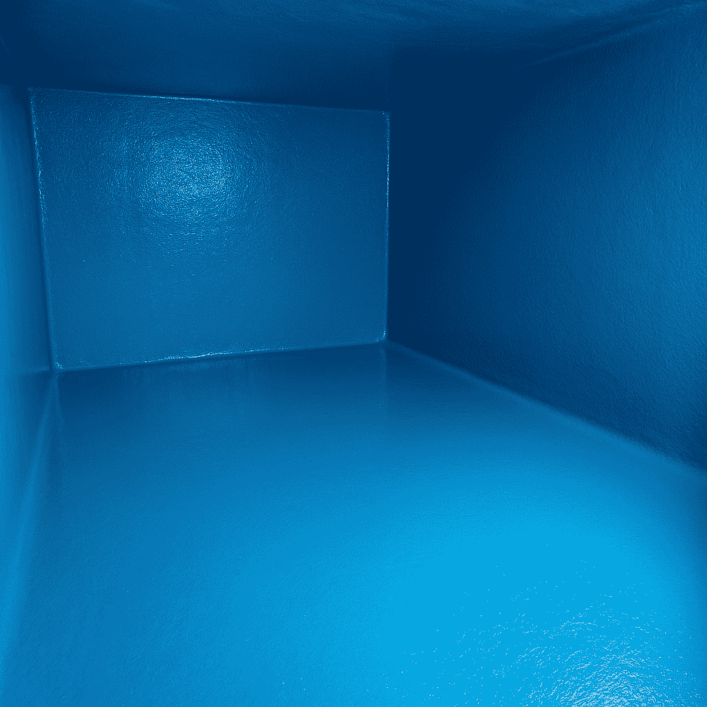 خزان مياة معزول بالكامل بمادة زرقاء لامعة مقاومة للتسريب.